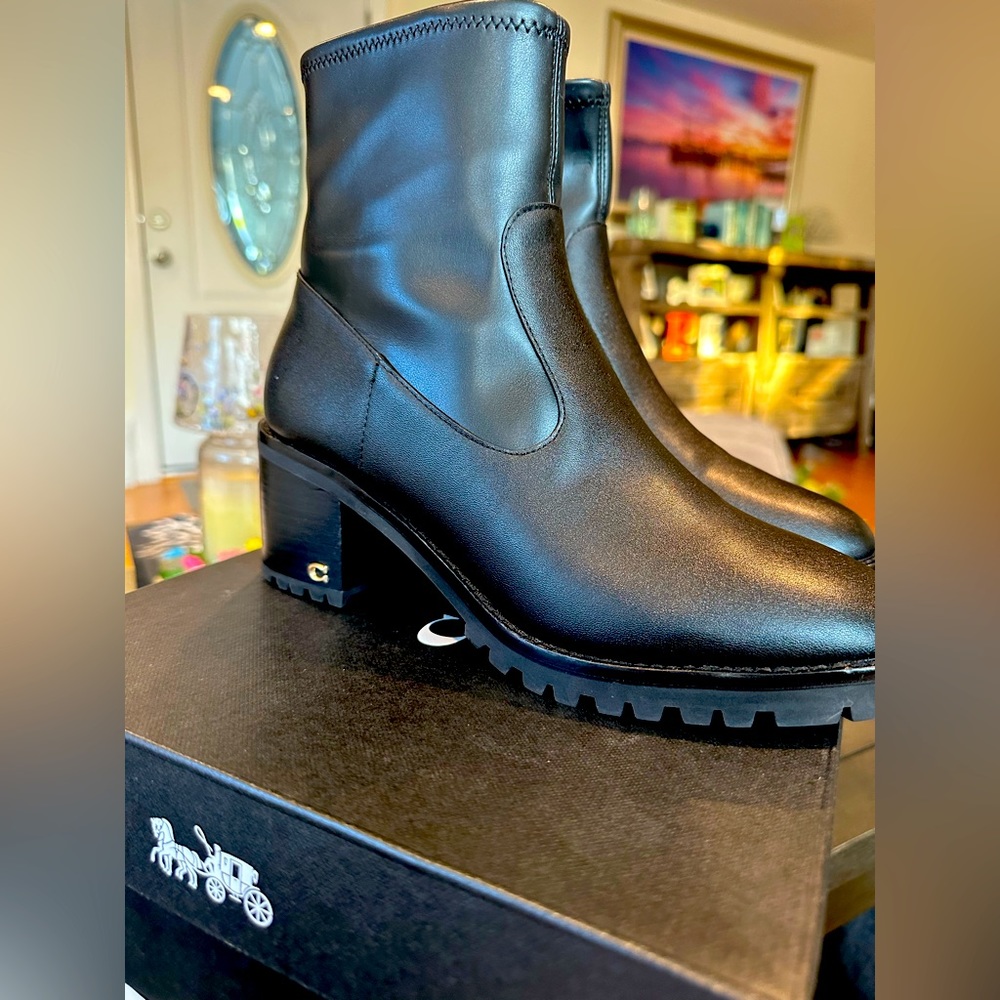 COACH Leather Lug Sole Booties.US8. Black.Brand New.No flaws never worn outside